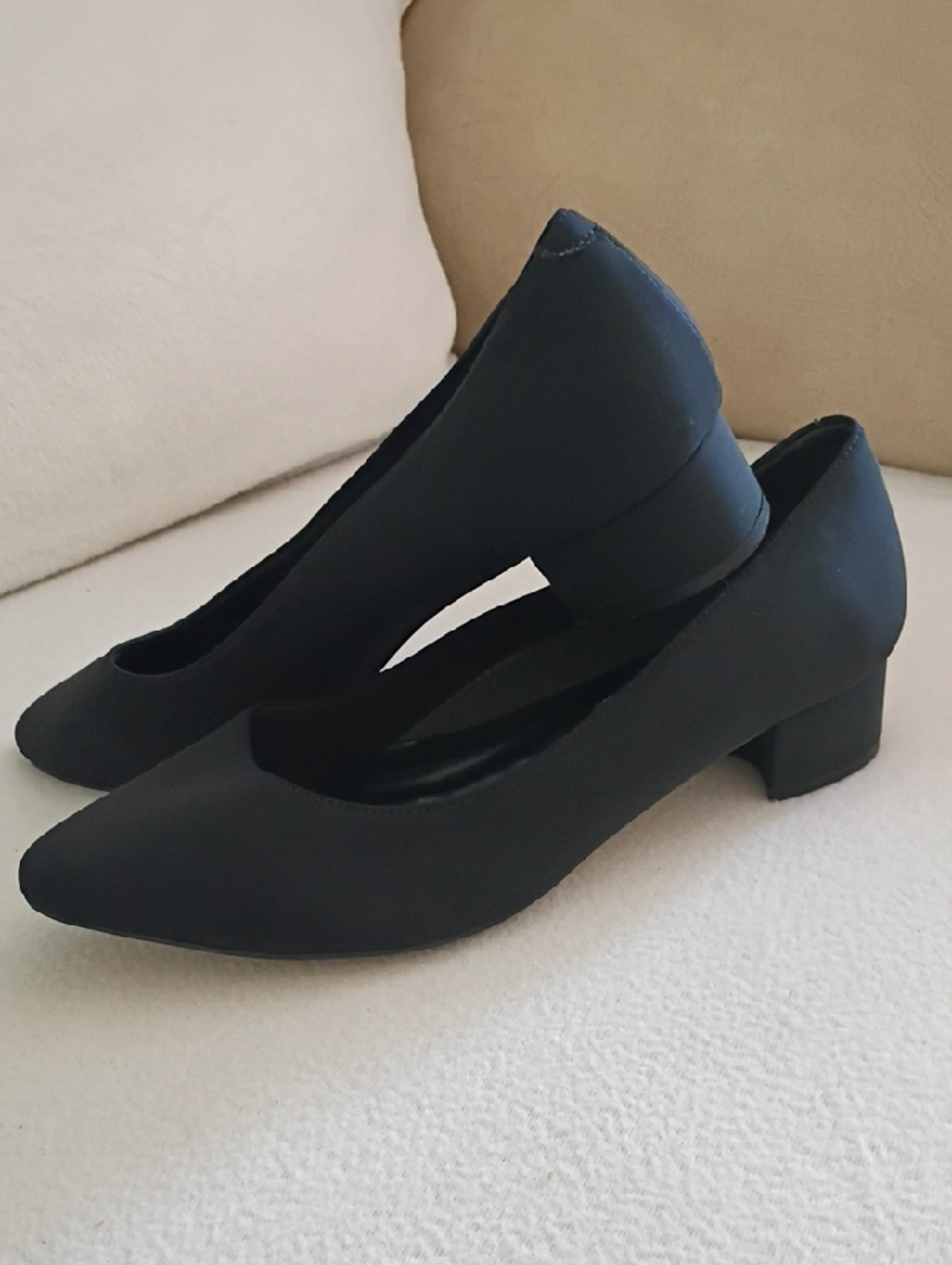New Condition Classic Black Low Block Heel Pump - Women - Picture 2 of 9